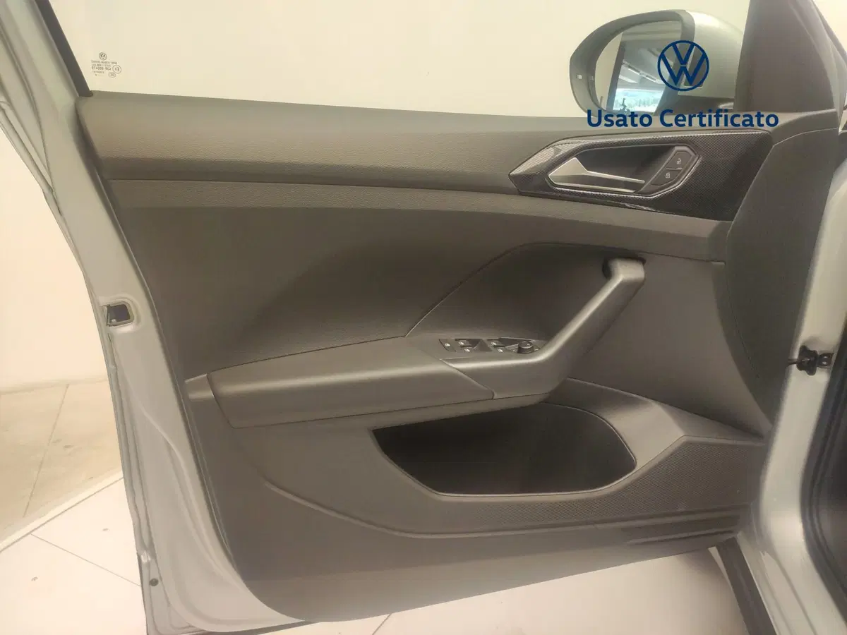 Volkswagen T-Cross nuova a Avellino (13)