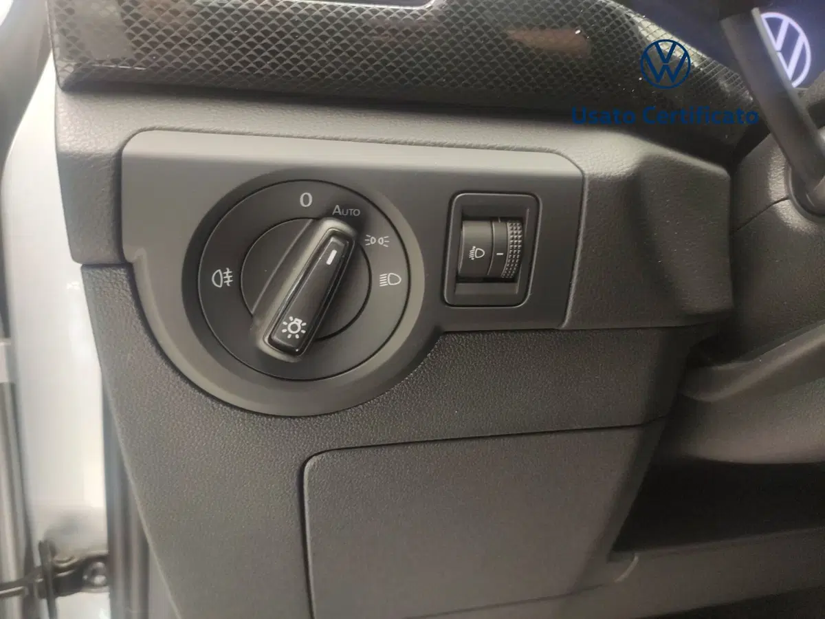 Volkswagen T-Cross nuova a Avellino (16)
