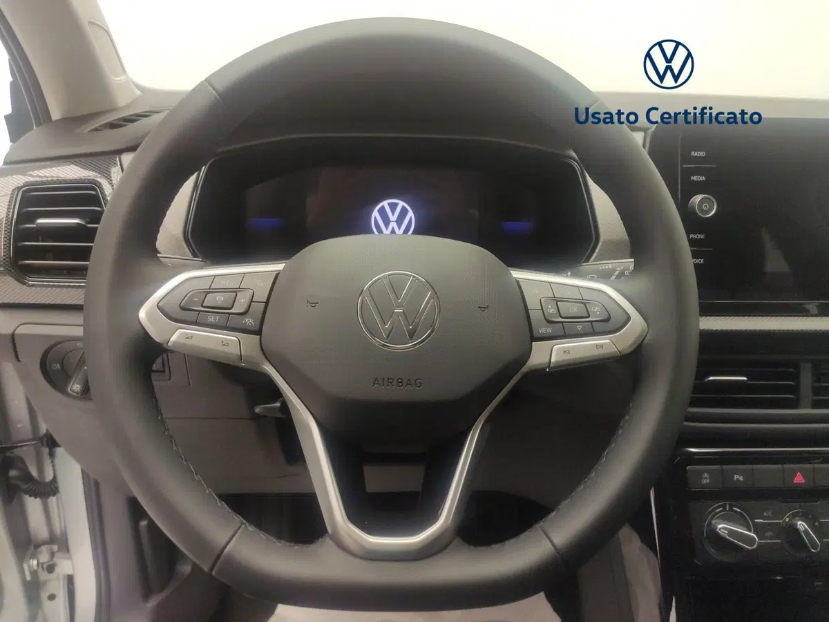 Volkswagen T-Cross nuova a Avellino (17)