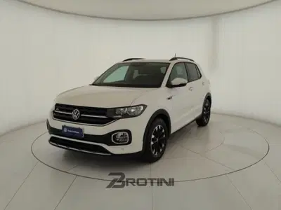 Volkswagen T-Cross 1.0 TSI 110 CV Sport del 2023 usata a Massa