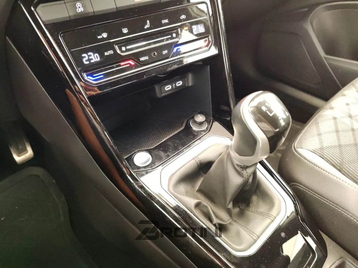 Volkswagen T-Roc usata a Massa-Carrara (10)