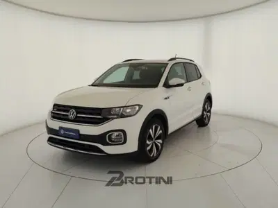Volkswagen T-Cross 1.0 TSI Sport del 2023 usata a Massa