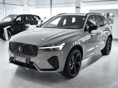 Volvo XC60 2.0 t6 phev Ultra Black Edition awd auto nuova a Prato