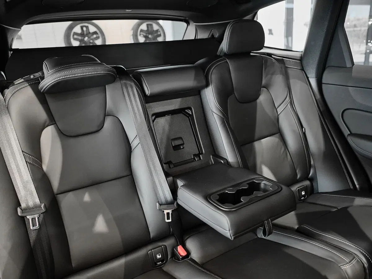Volvo XC60 nuova a Prato (17)