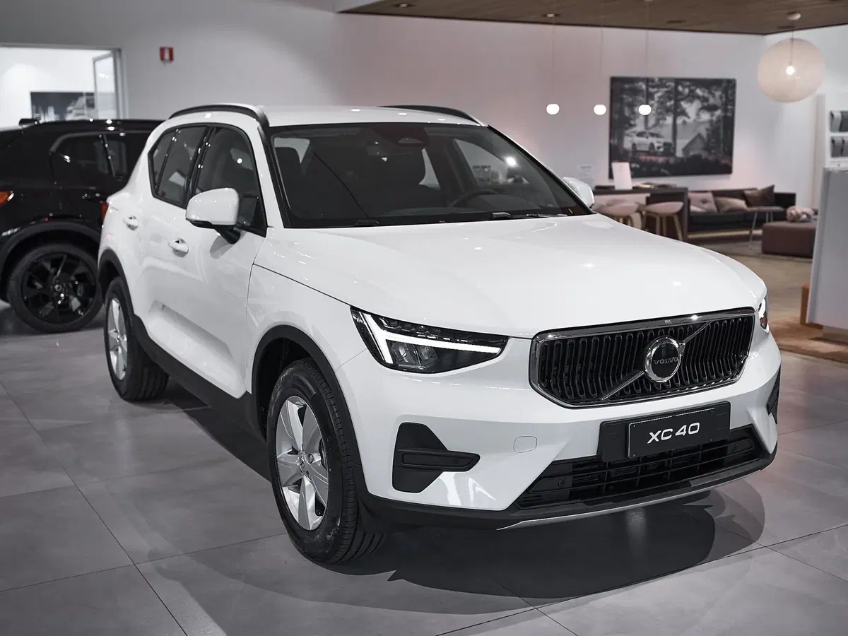 Volvo XC40 nuova a Prato (3)