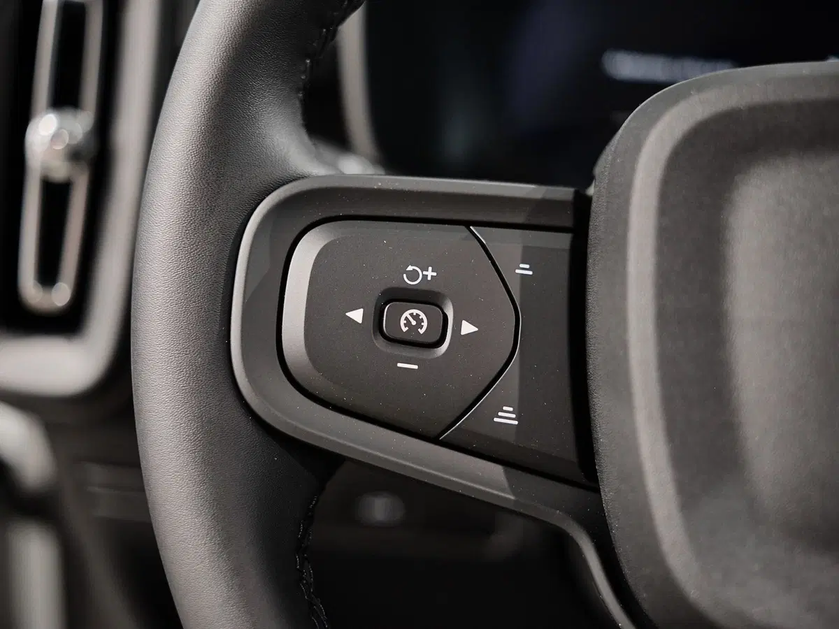 Volvo XC40 nuova a Prato (7)