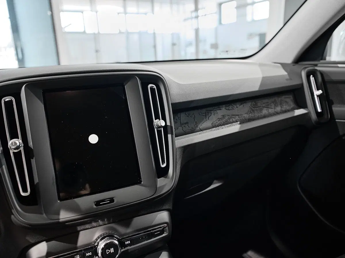 Volvo XC40 nuova a Prato (9)