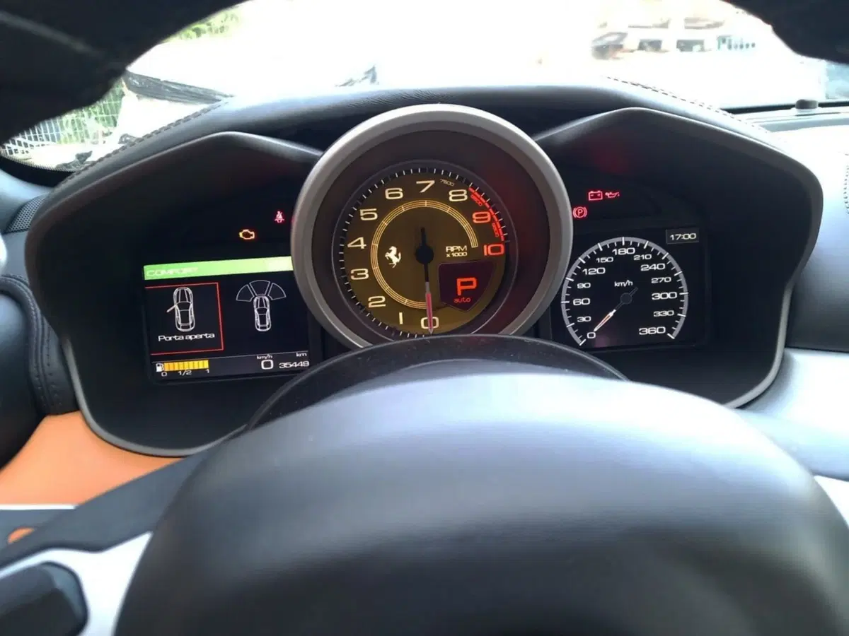 Ferrari FF Coupé usata a Ancona (17)