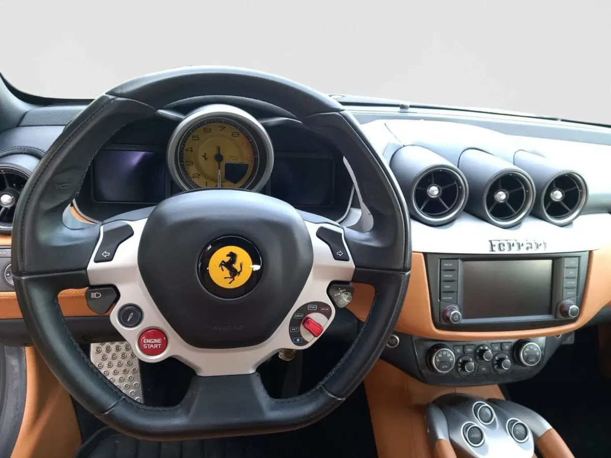 Ferrari FF Coupé usata a Ancona (18)