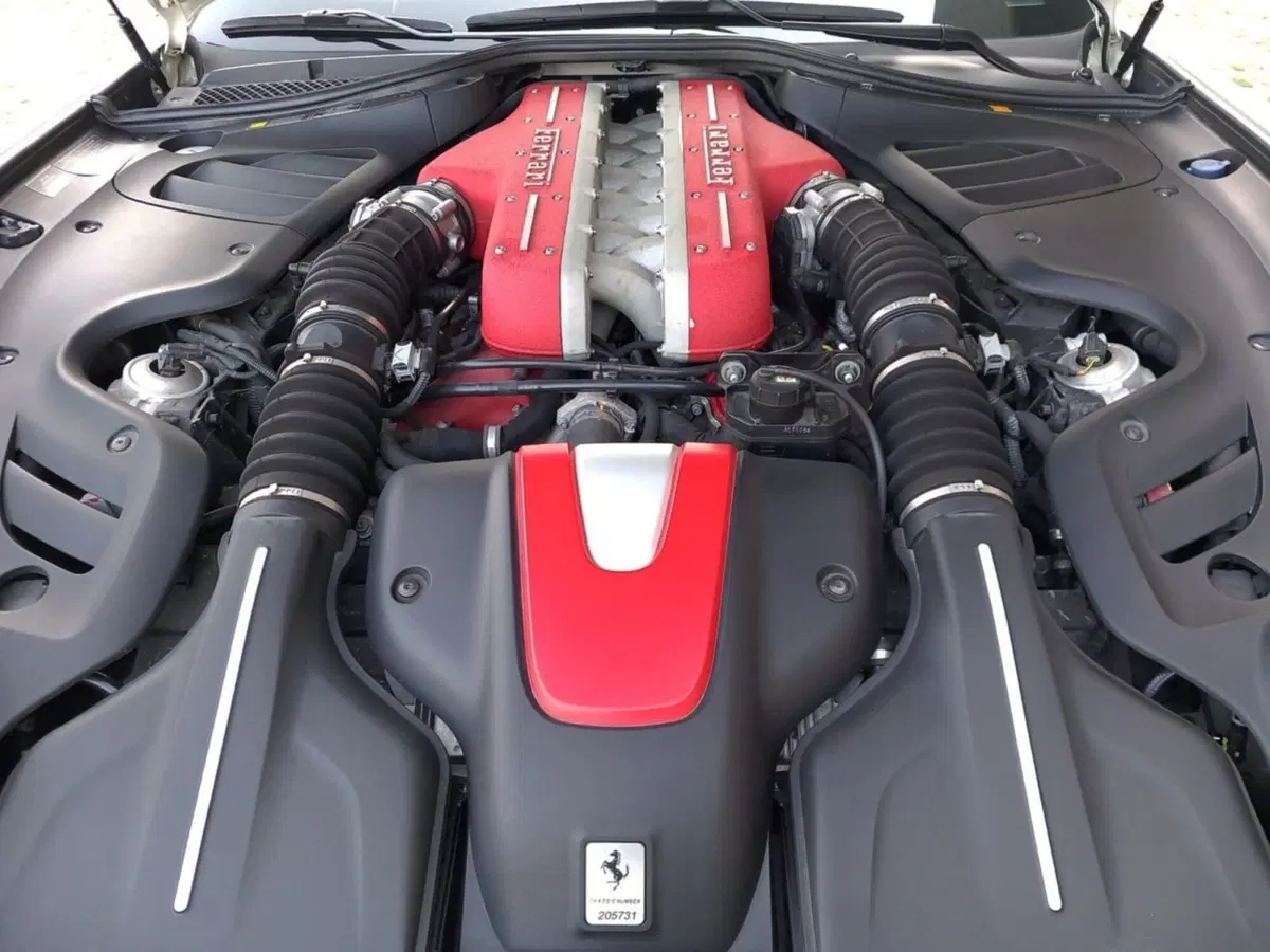 Ferrari FF Coupé usata a Ancona (9)