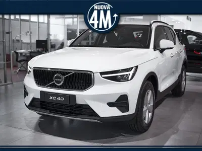 Volvo XC40 B3 automatico Essential nuova a Prato