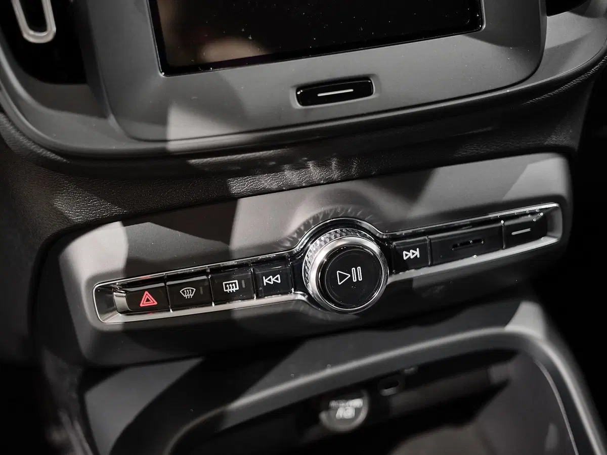 Volvo XC40 nuova a Prato (11)