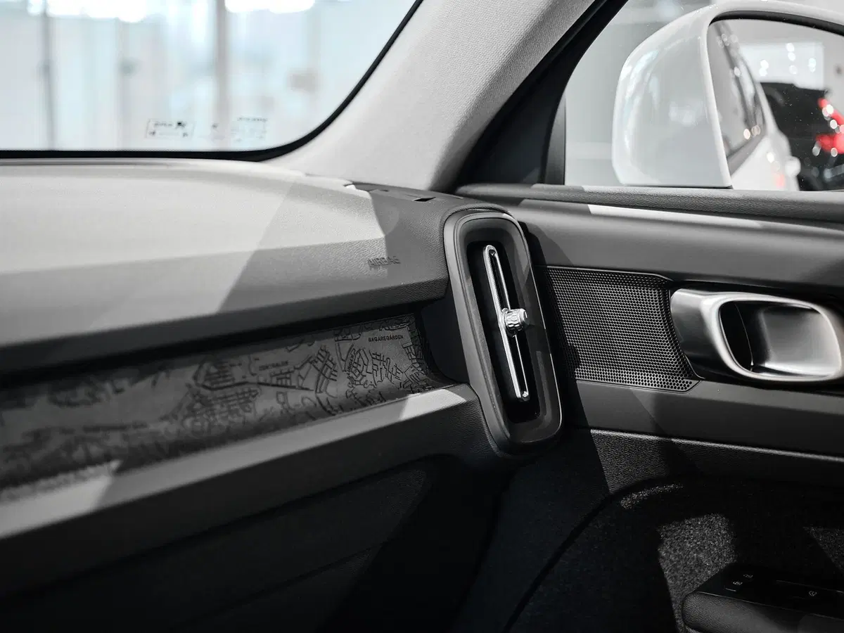 Volvo XC40 nuova a Prato (13)