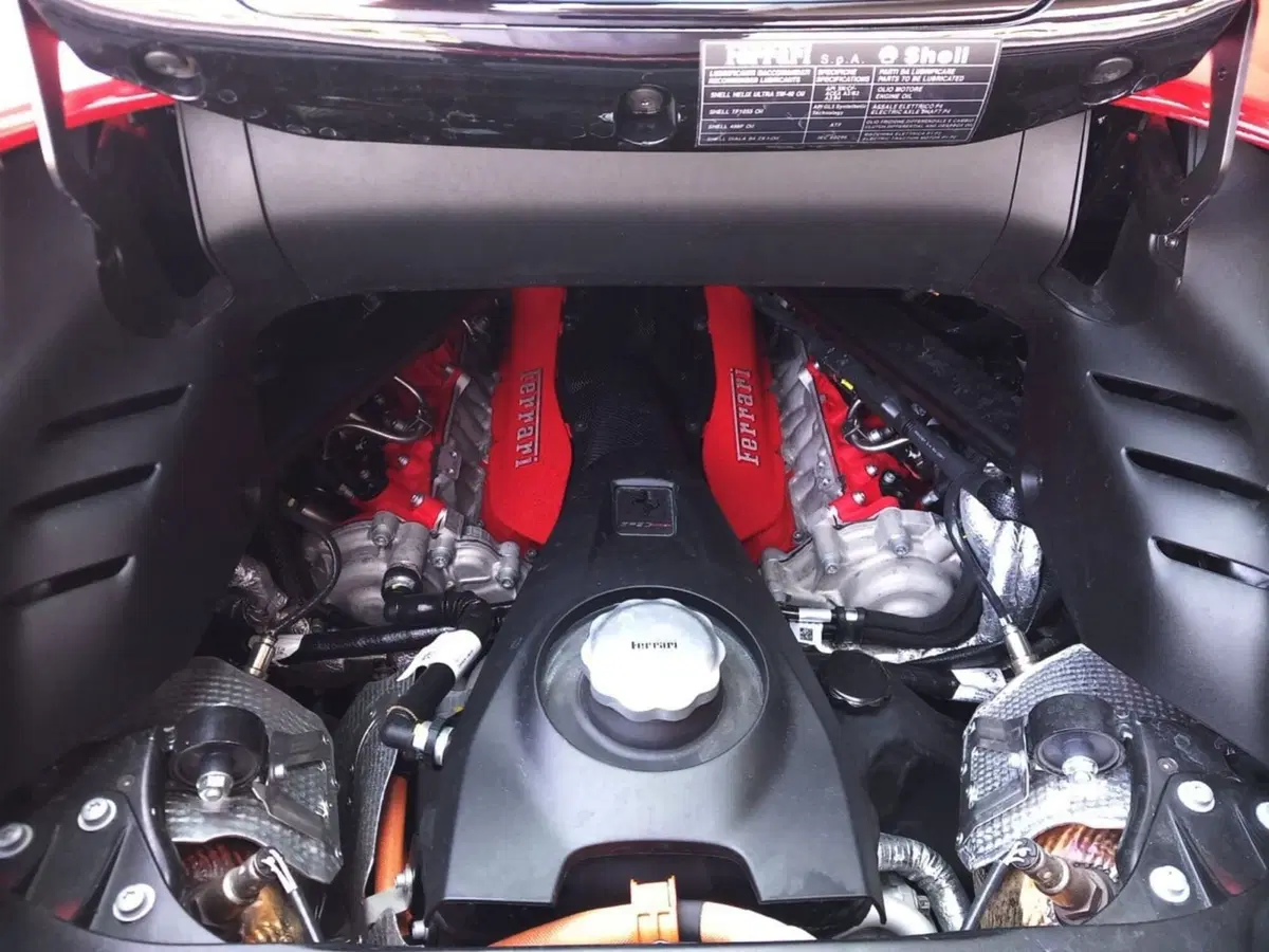 Ferrari SF90 Spider usata a Ancona (10)