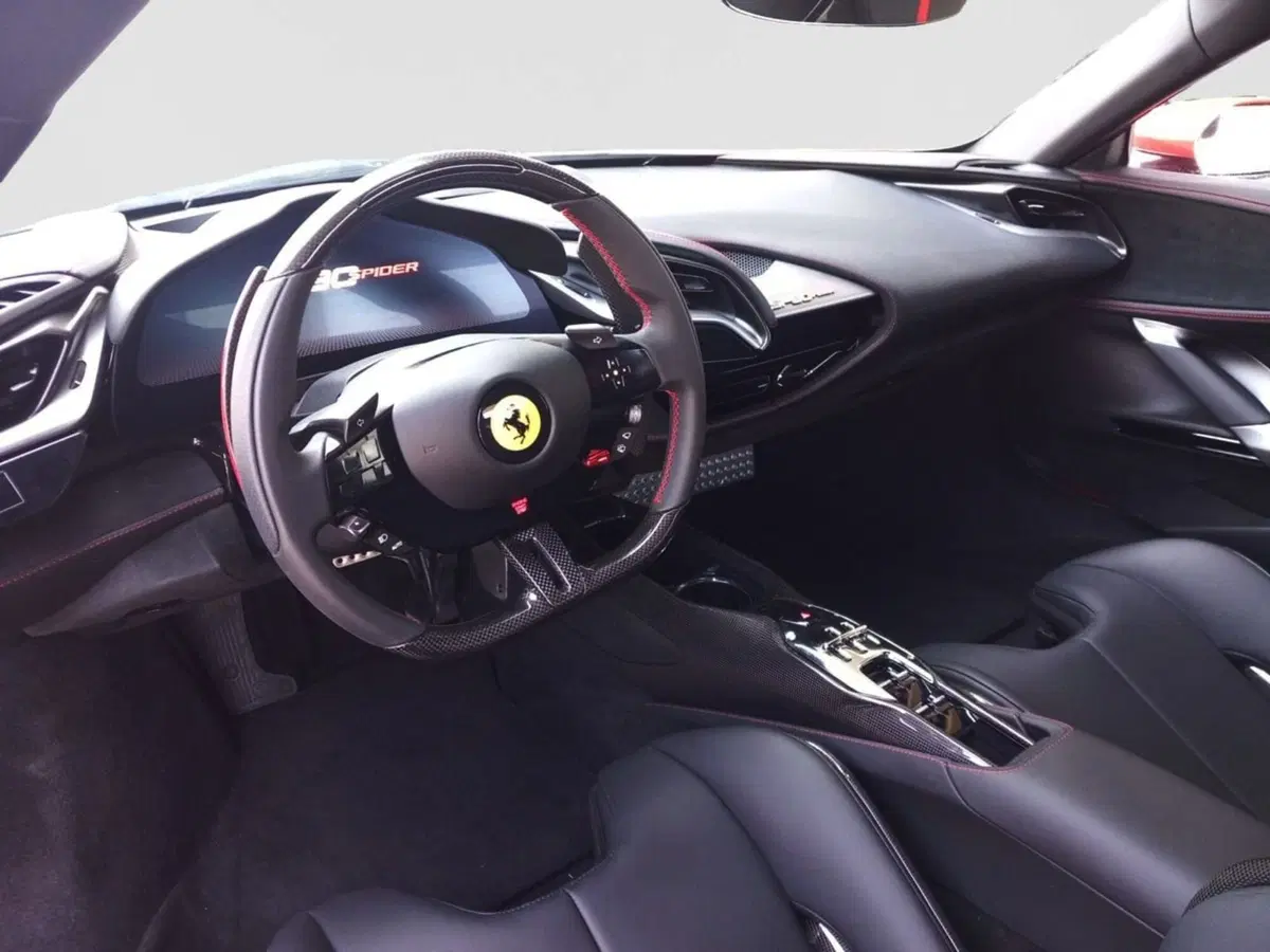 Ferrari SF90 Spider usata a Ancona (14)