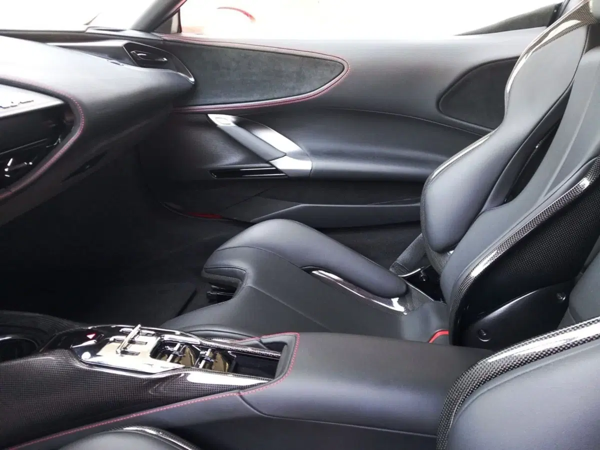 Ferrari SF90 Spider usata a Ancona (17)