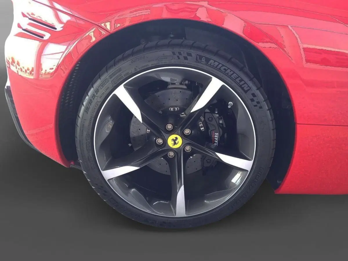 Ferrari SF90 Spider usata a Ancona (9)