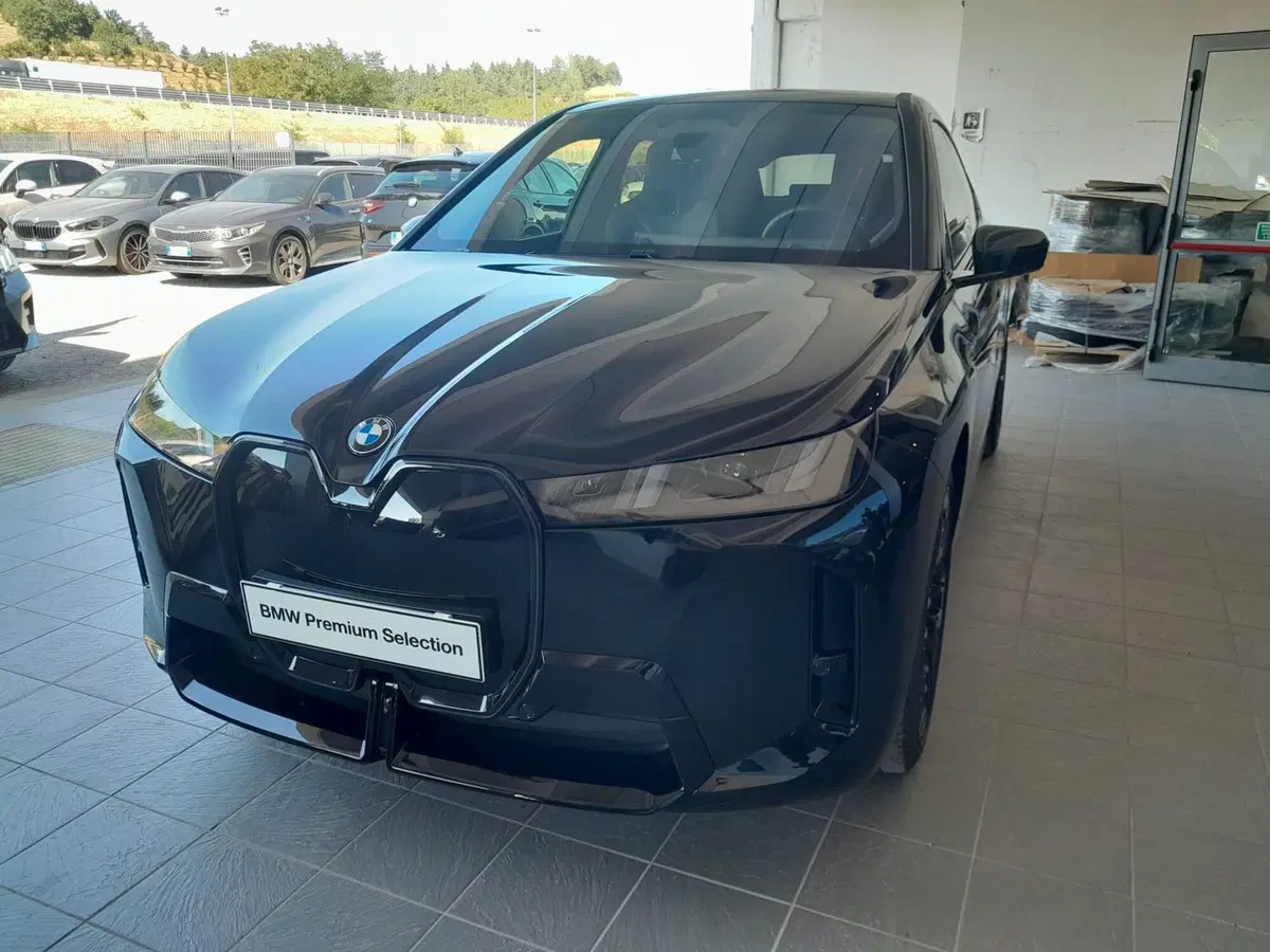 BMW iX usata a Asti