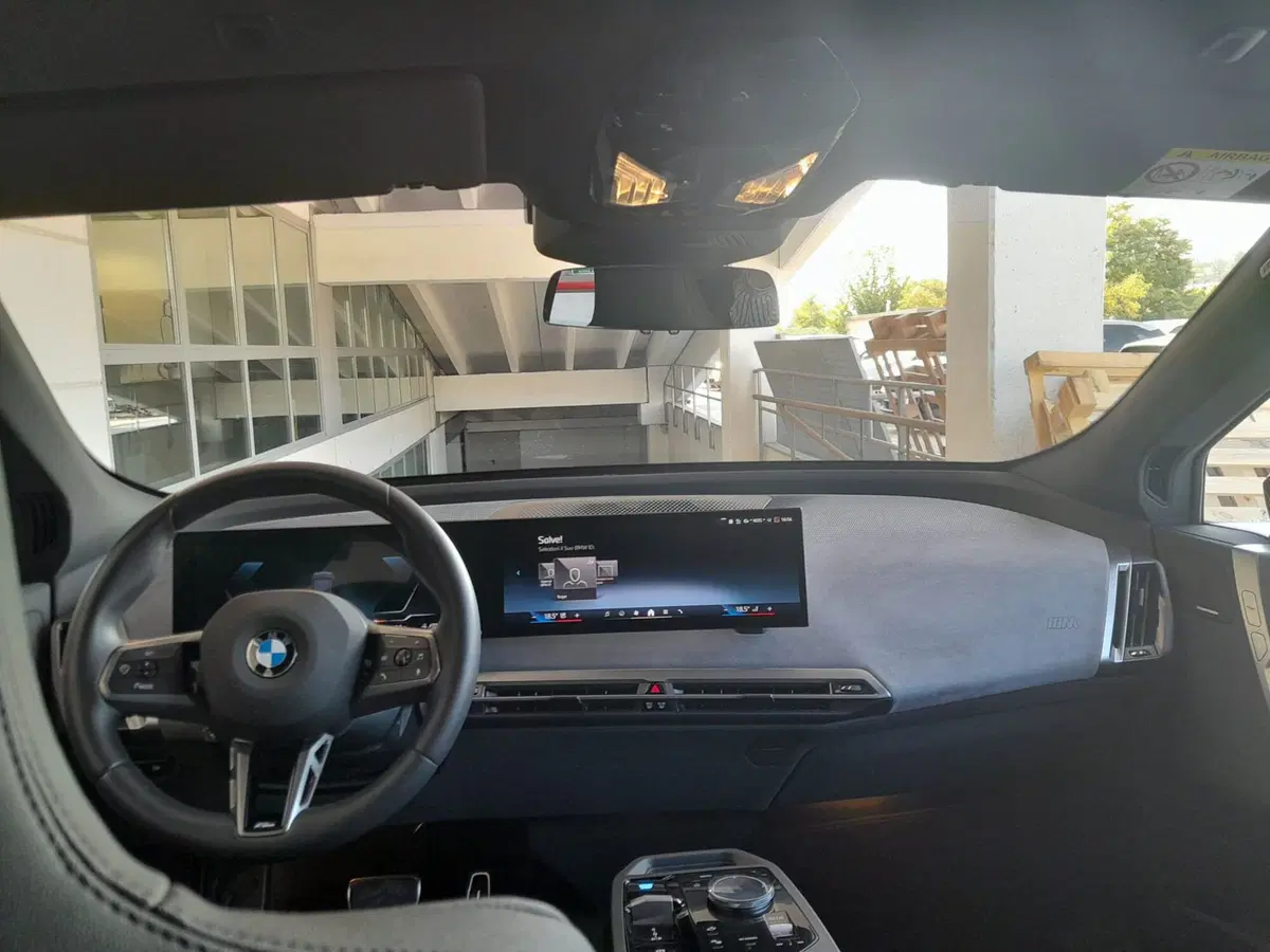 BMW iX usata a Asti (13)