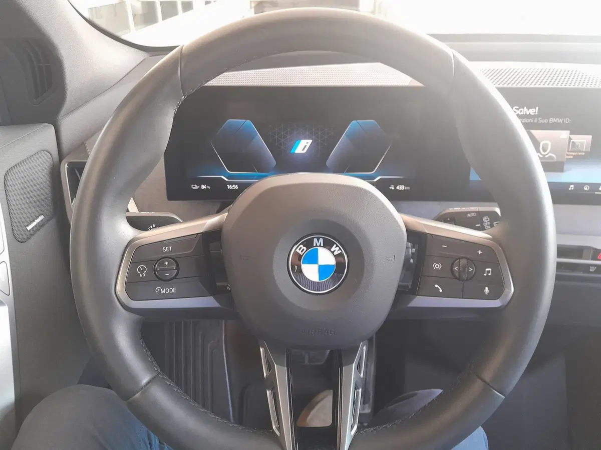 BMW iX usata a Asti (14)