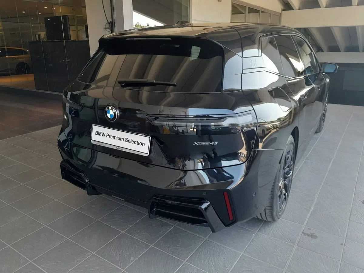 BMW iX usata a Asti (5)