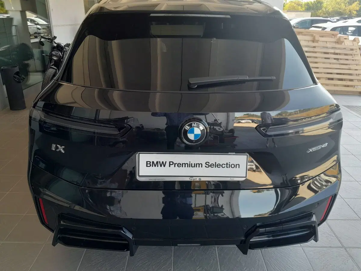 BMW iX usata a Asti (6)