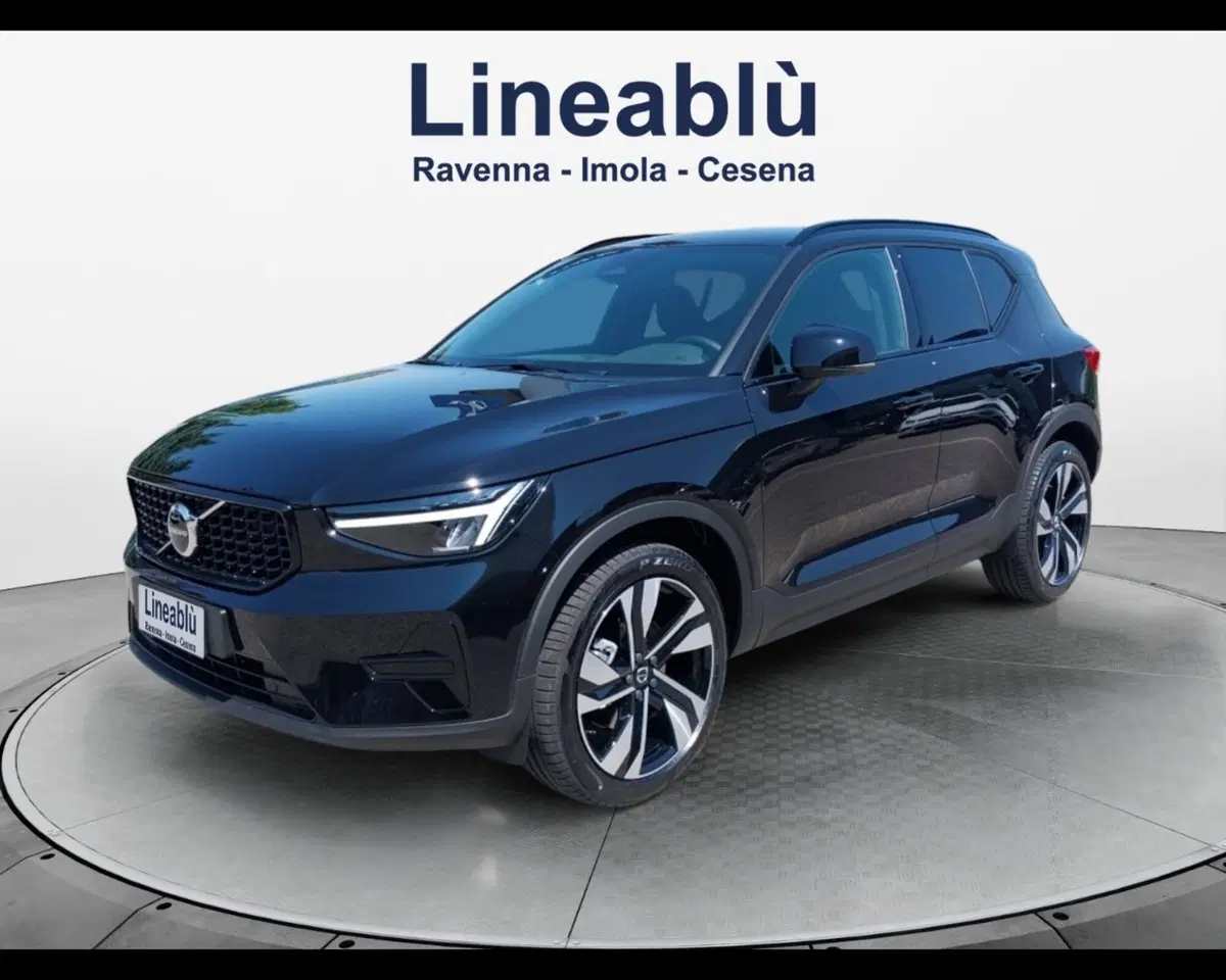 Volvo XC40 nuova a Ravenna