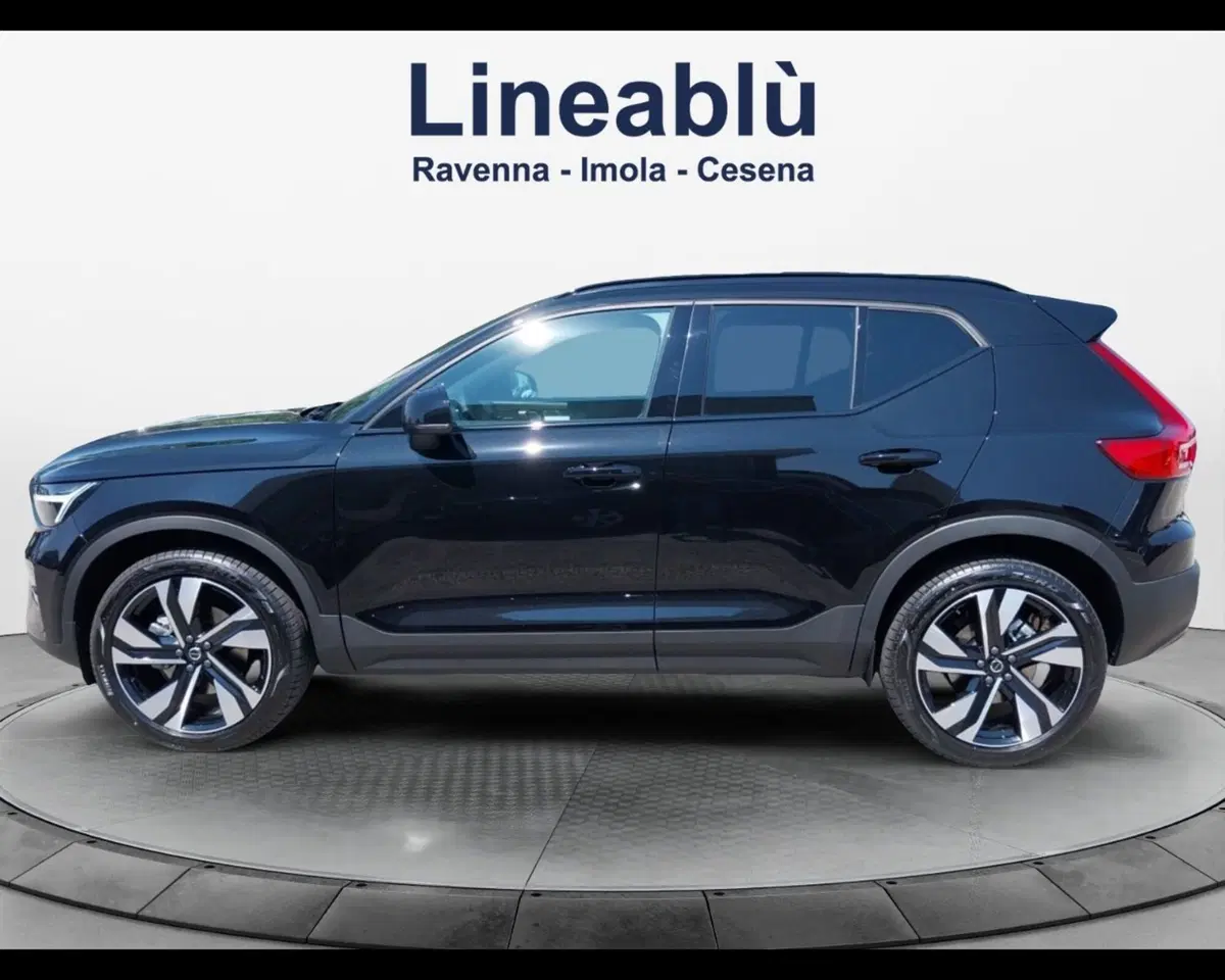 Volvo XC40 nuova a Ravenna (2)