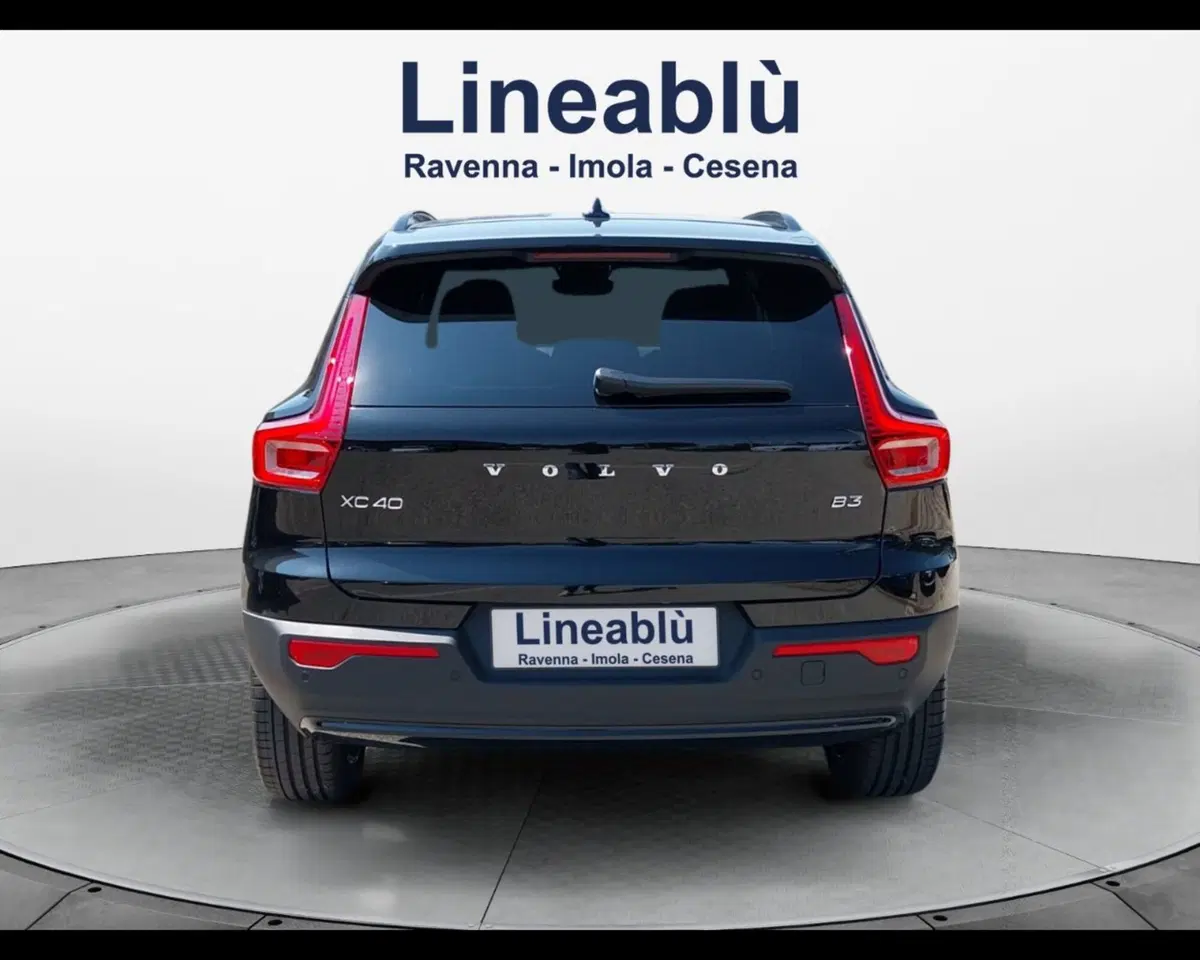 Volvo XC40 nuova a Ravenna (4)