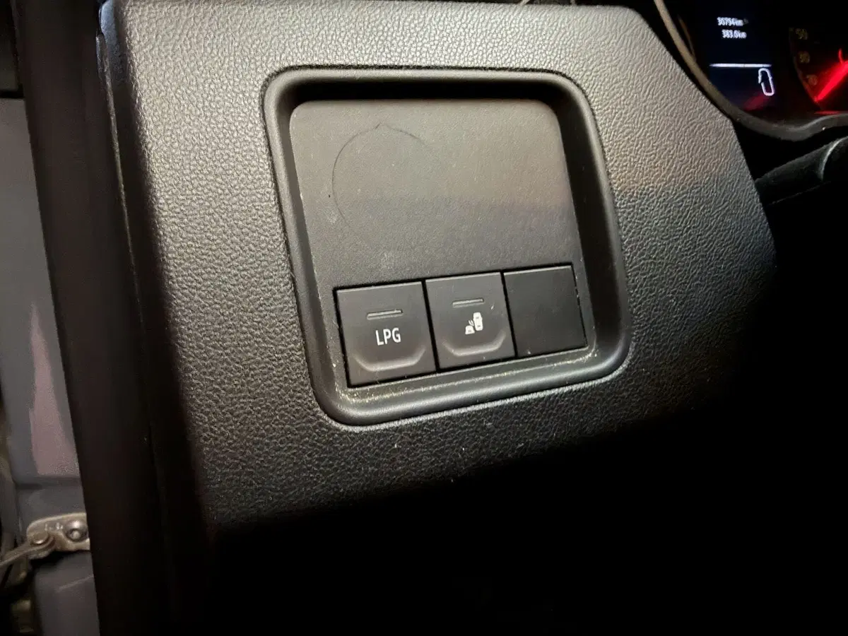 Dacia Duster usata a Milano (17)