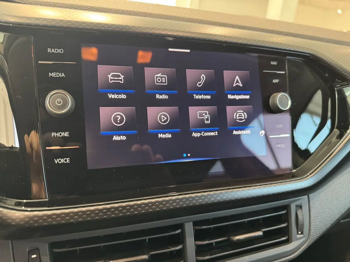 Volkswagen T-Cross usata a Varese (11)