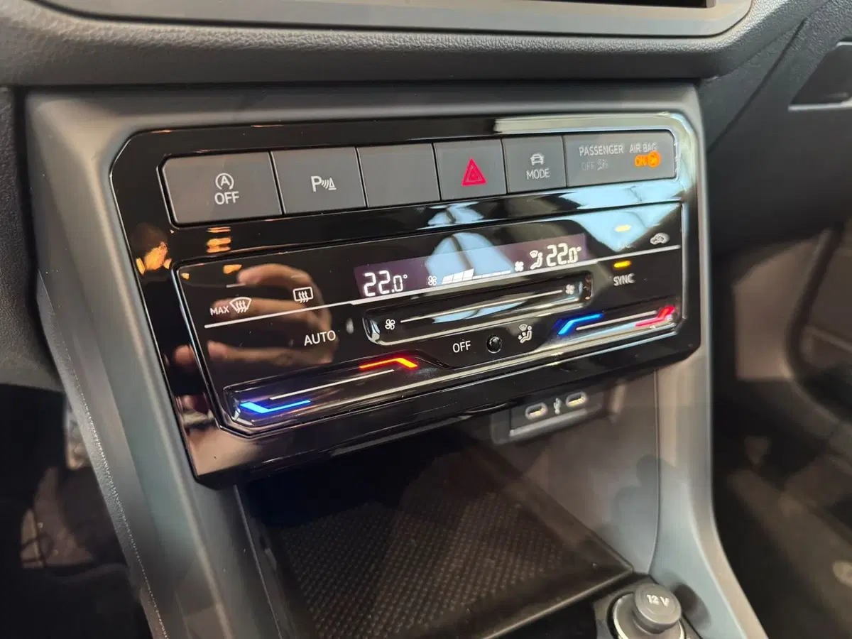 Volkswagen T-Cross usata a Varese (13)