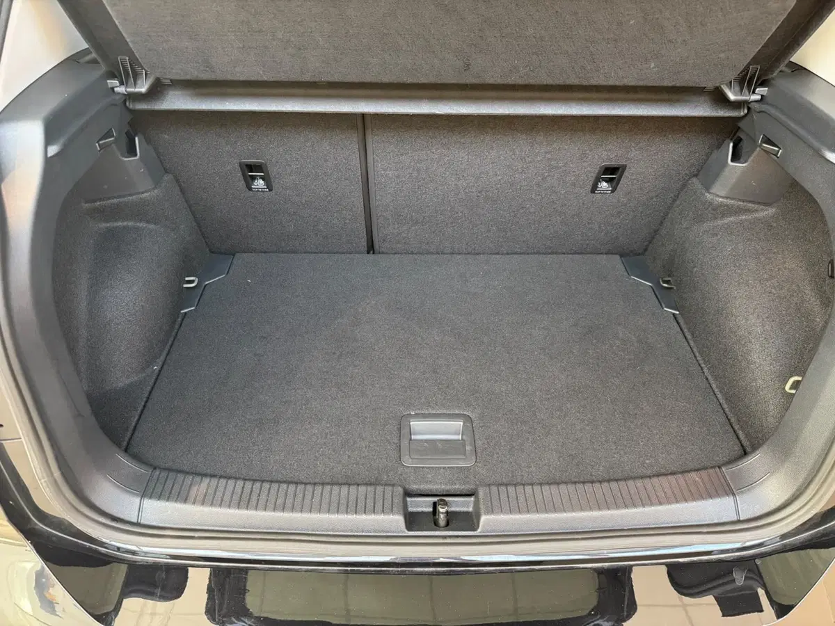 Volkswagen T-Cross usata a Varese (17)