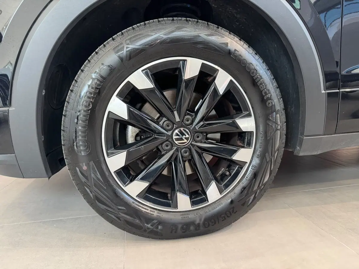 Volkswagen T-Cross usata a Varese (5)