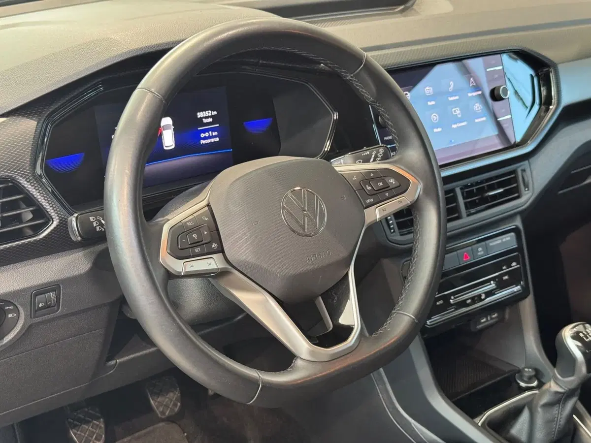 Volkswagen T-Cross usata a Varese (8)