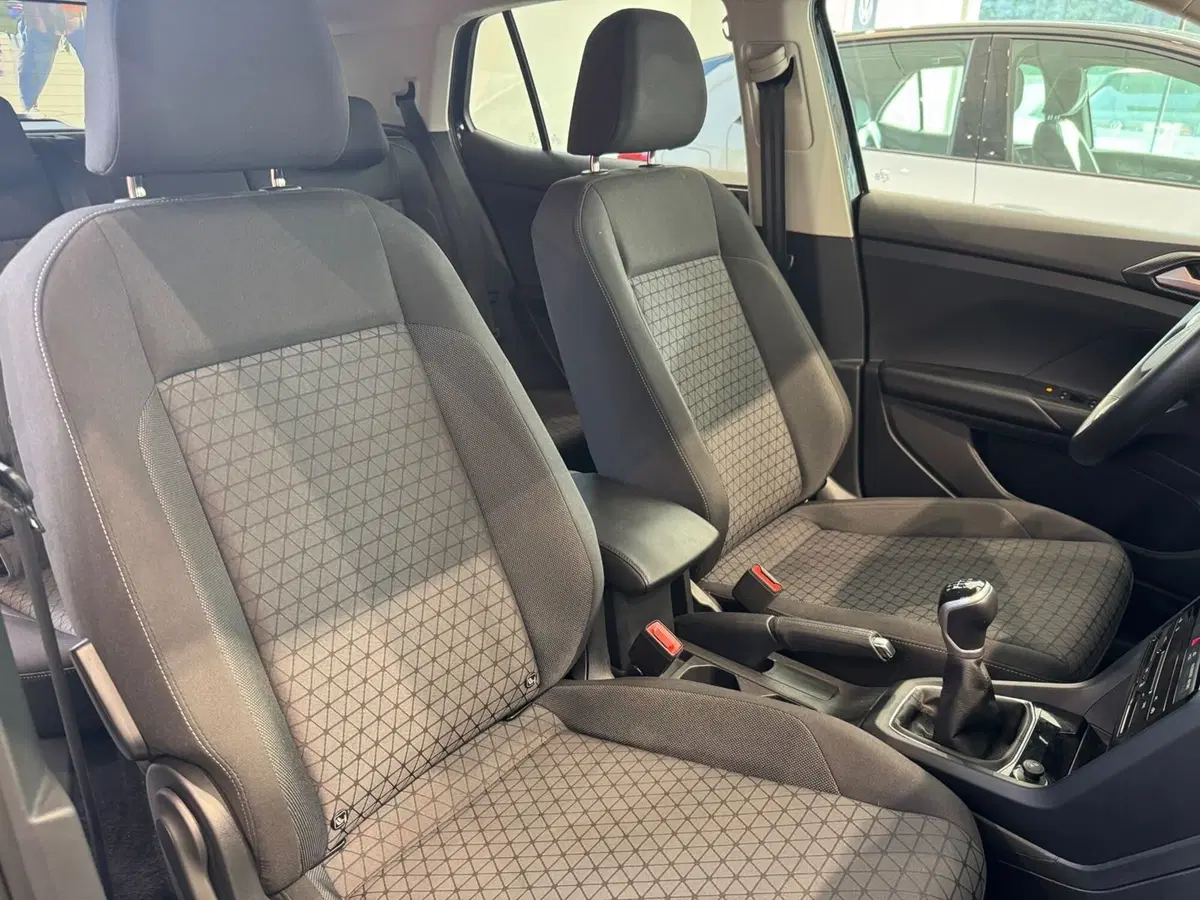 Volkswagen T-Cross usata a Varese (9)