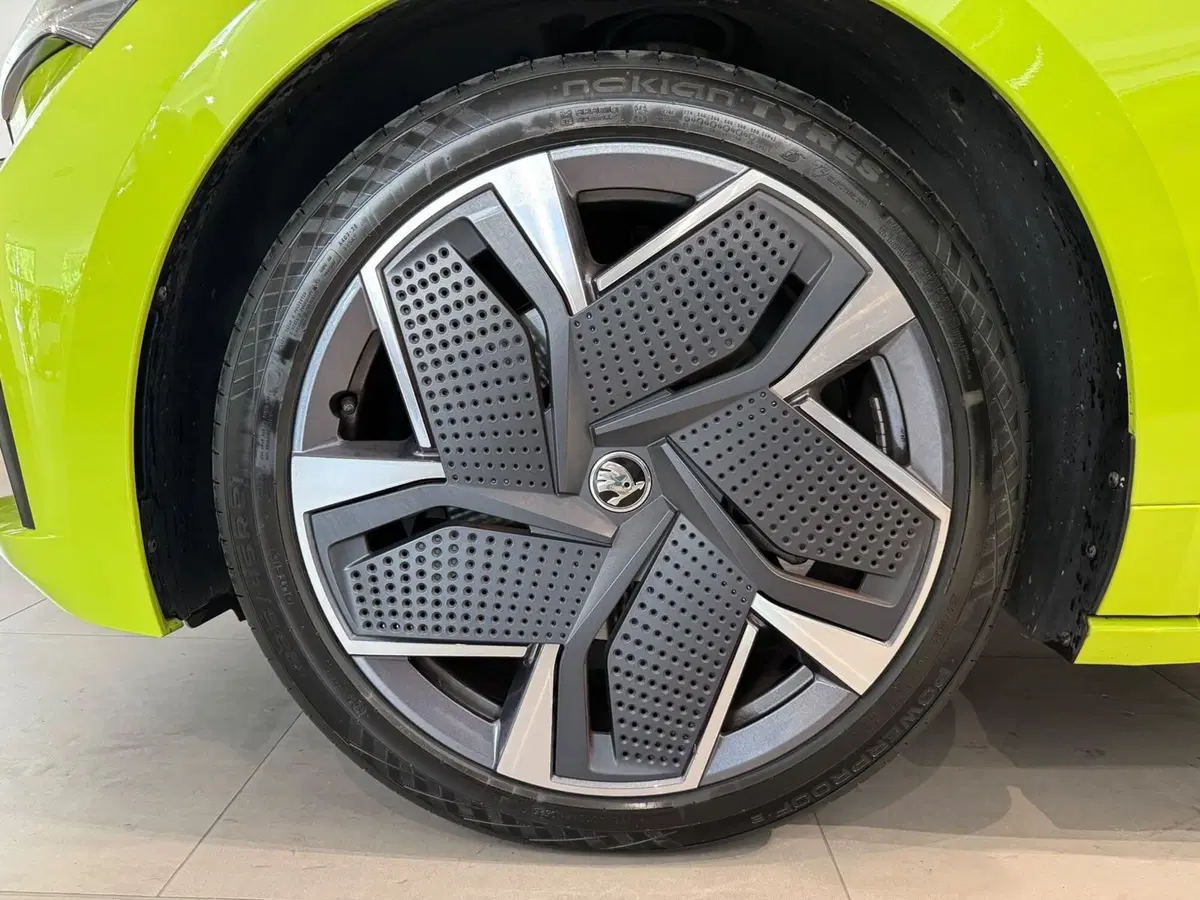 Skoda Enyaq Coupé usata a Varese (7)