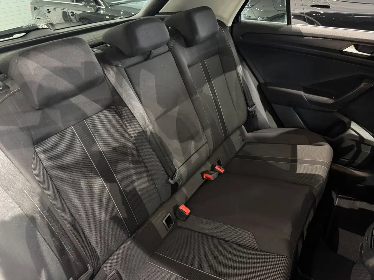 Volkswagen T-Roc usata a Varese (12)