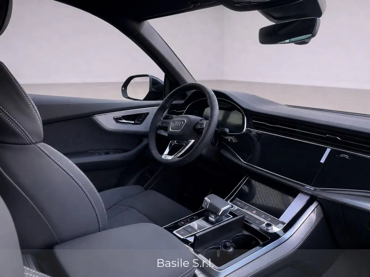 Audi Q8 nuova a Taranto (7)