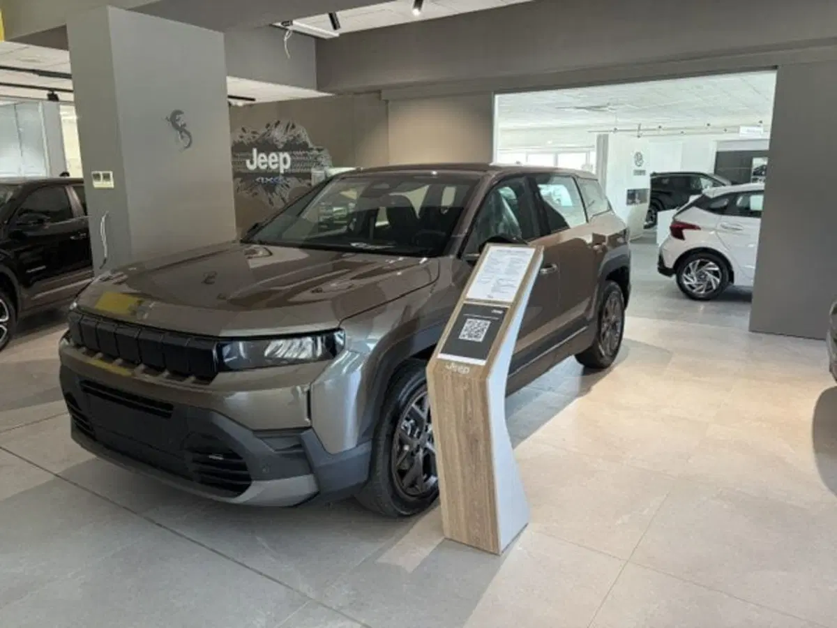 Jeep Compass nuova a Benevento (15)