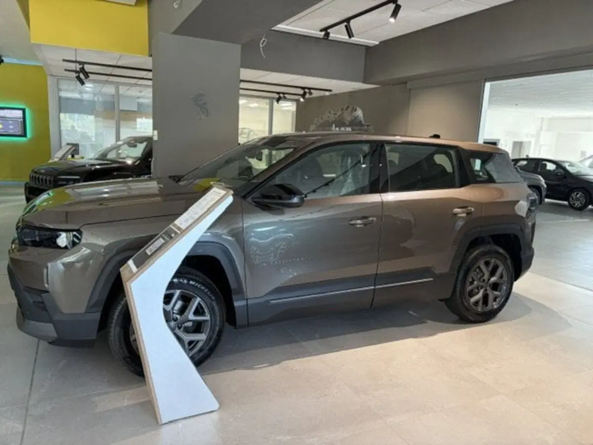 Jeep Compass nuova a Benevento (4)