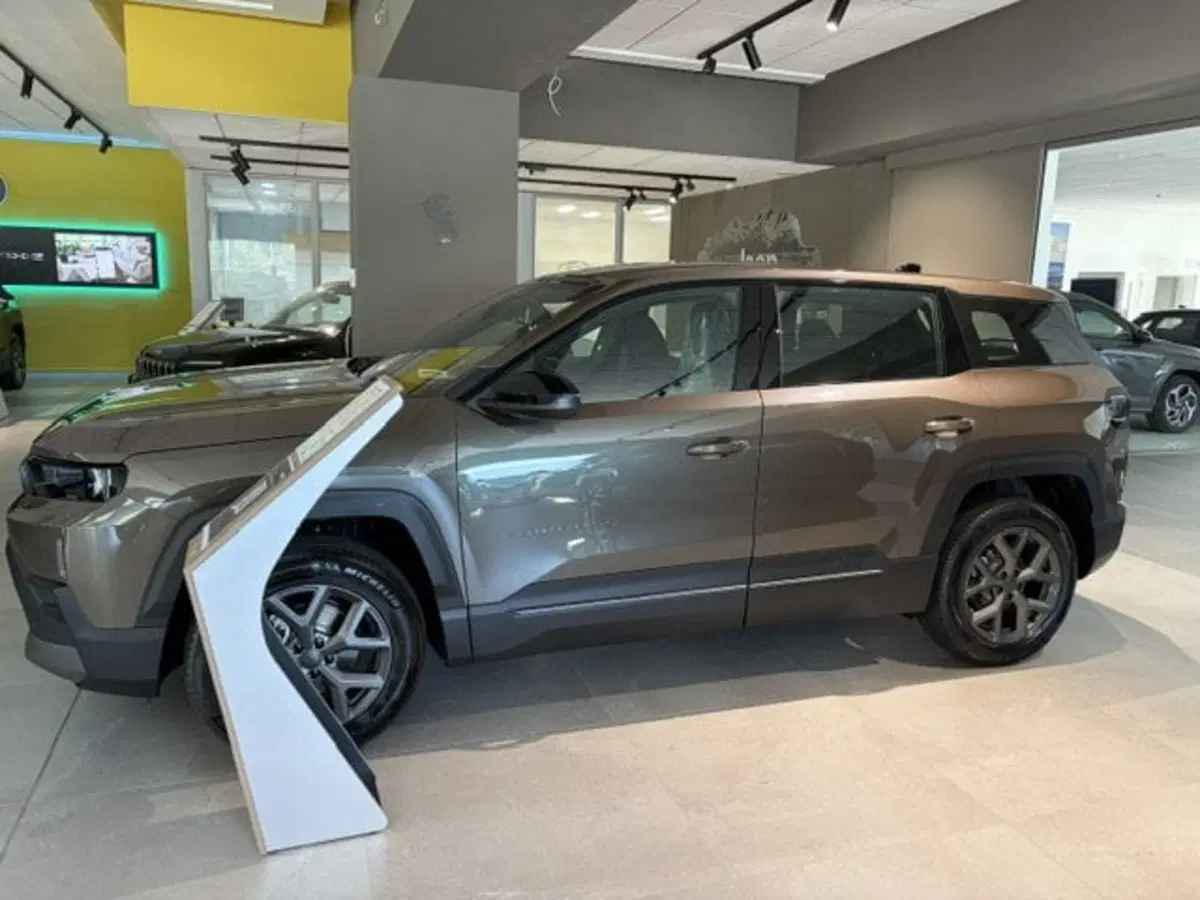 Jeep Compass nuova a Benevento (5)