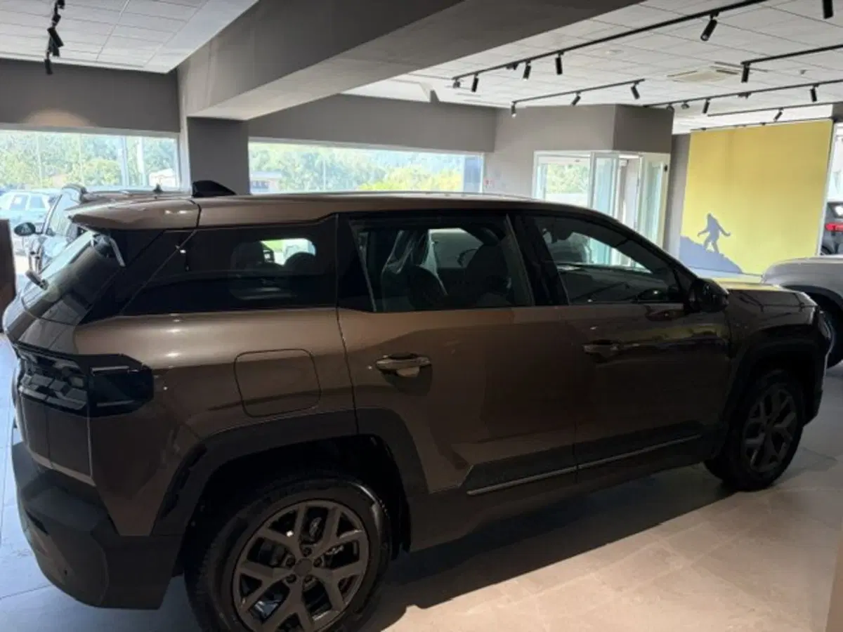Jeep Compass nuova a Benevento (9)