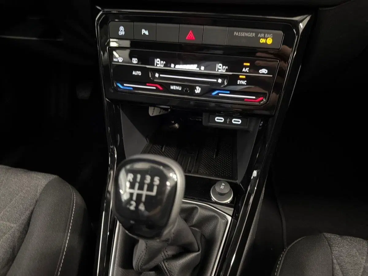 Volkswagen T-Cross nuova a Prato (15)