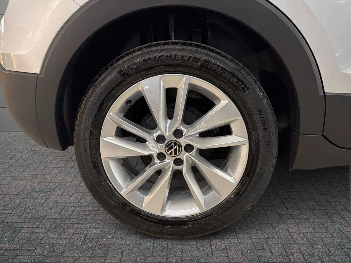 Volkswagen T-Cross nuova a Prato (6)