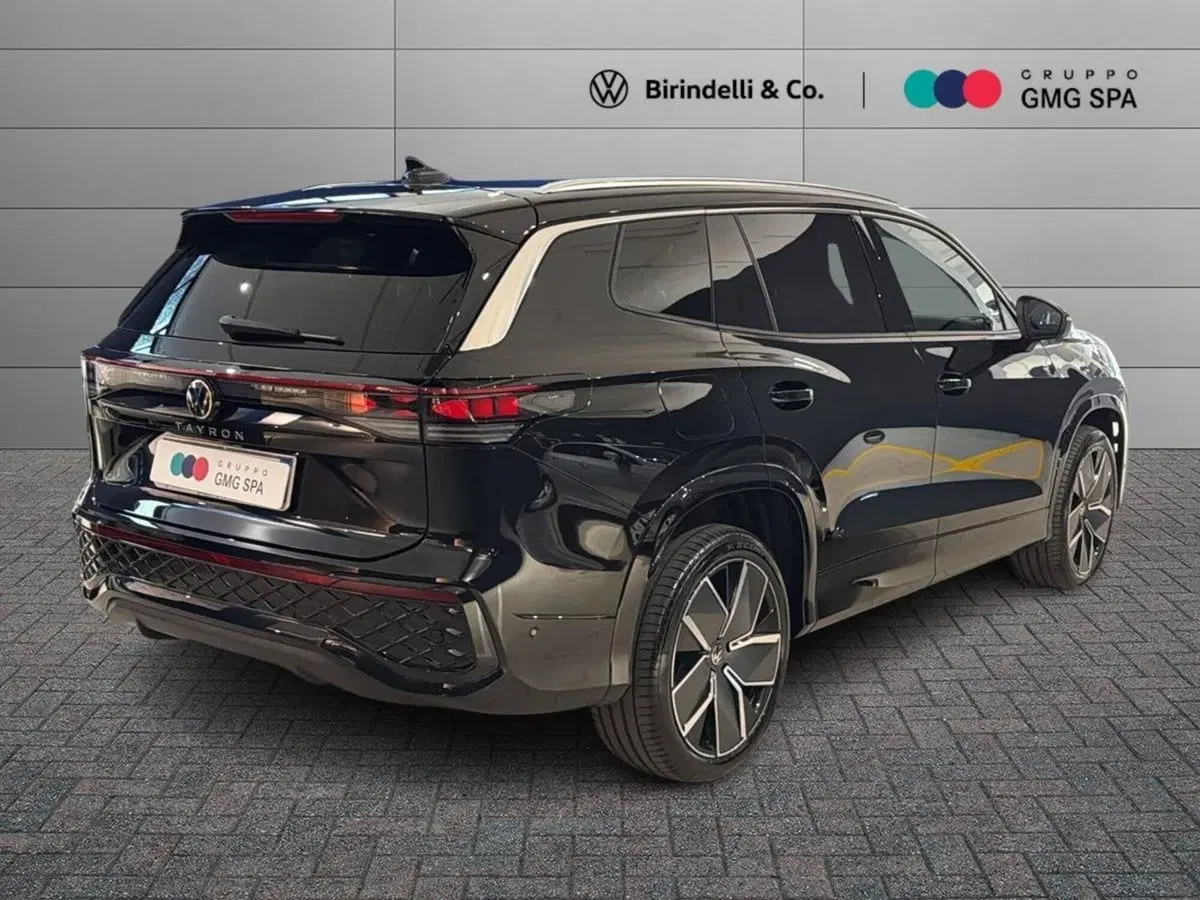 Volkswagen Tayron nuova a Prato (3)