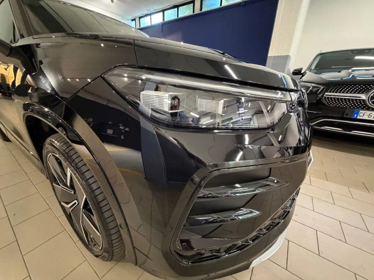 Volkswagen Tayron nuova a Prato (7)