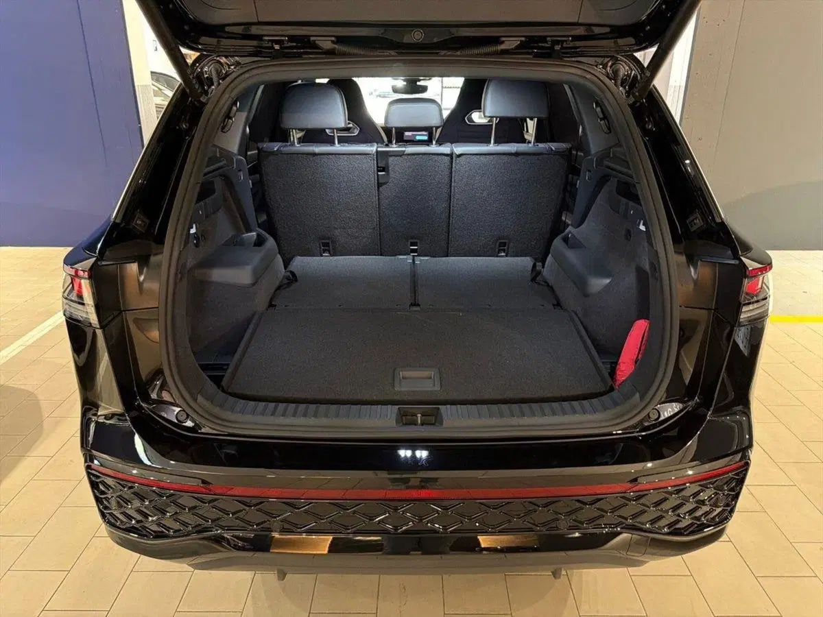 Volkswagen Tayron nuova a Prato (8)