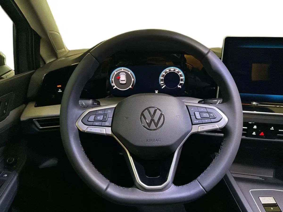 Volkswagen Golf nuova a Prato (10)