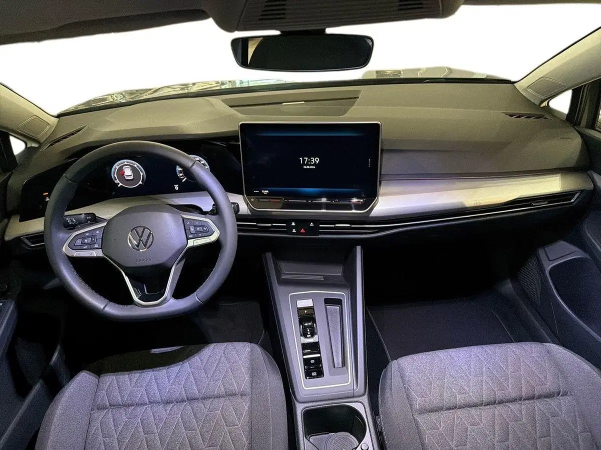 Volkswagen Golf nuova a Prato (11)